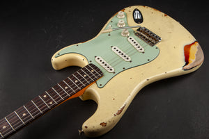 Fender Custom Shop: 60 Stratocaster Heavy Relic Vintage White over 3-Tone Sunburst #R86906