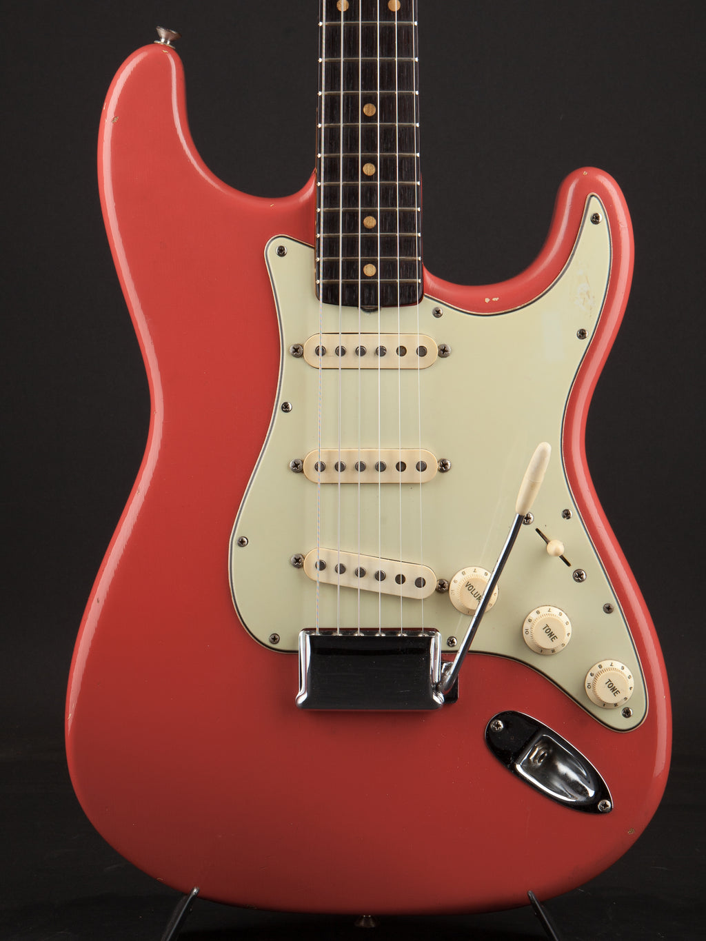 Fender Vintage Guitars: 1962 Stratocaster Fiesta Red #80133