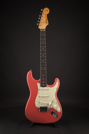 Fender Vintage Guitars: 1962 Stratocaster Fiesta Red #80133