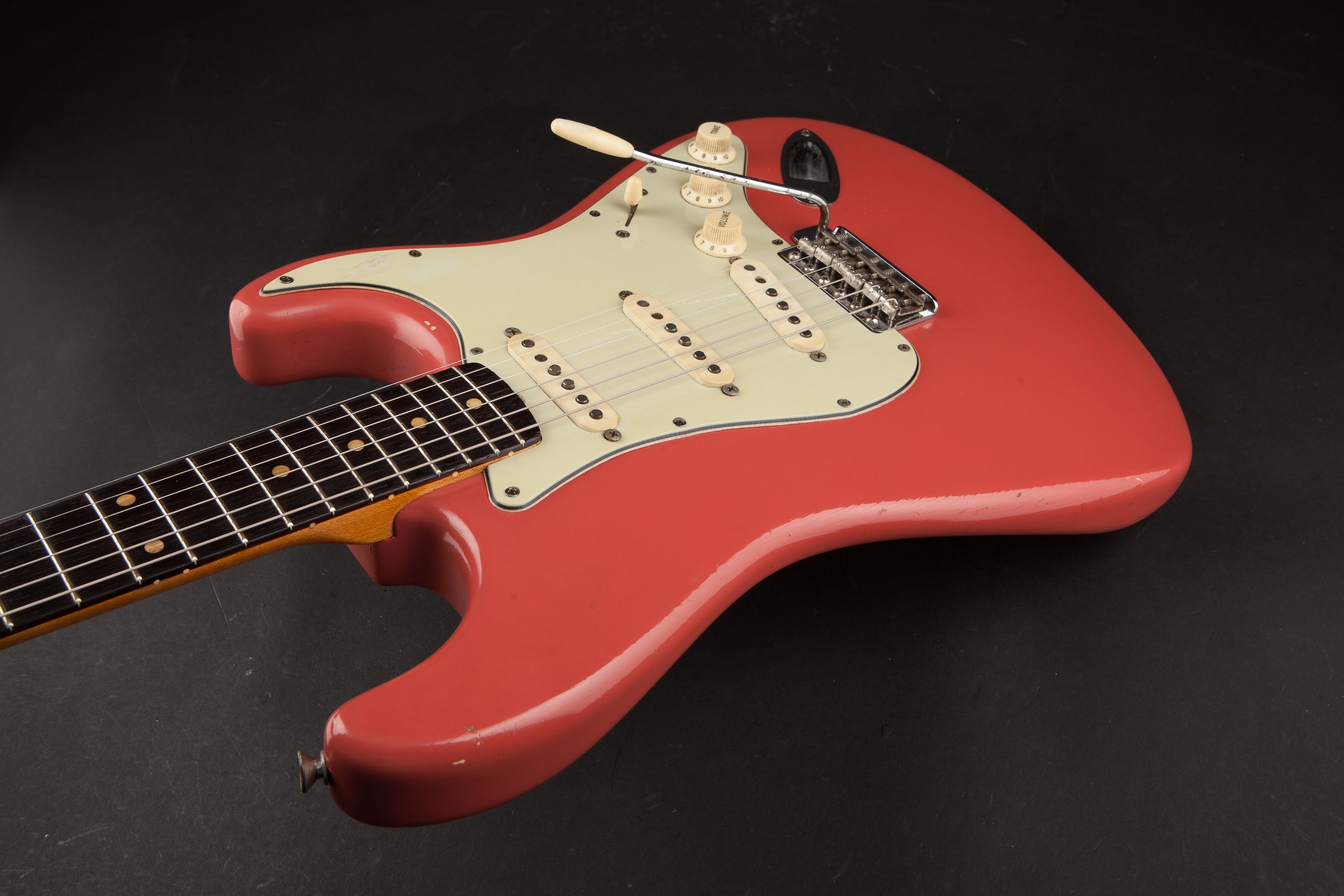 Fender Vintage Guitars: 1962 Stratocaster Fiesta Red #80133