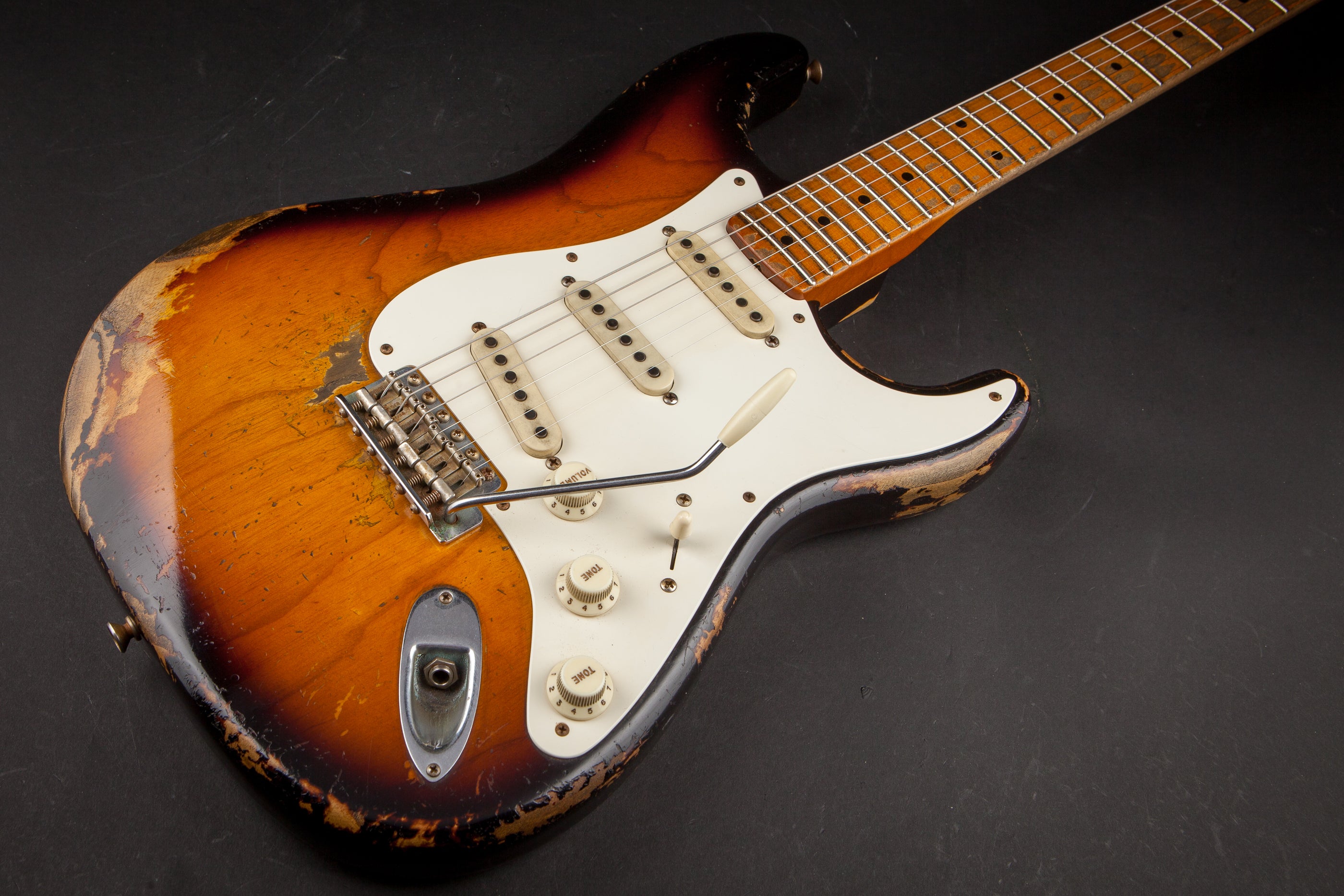 Fender Custom Shop: Dale Wilson Masterbuilt '55 Stratocaster Relic 2-Tone Sunburst #CZ552503
