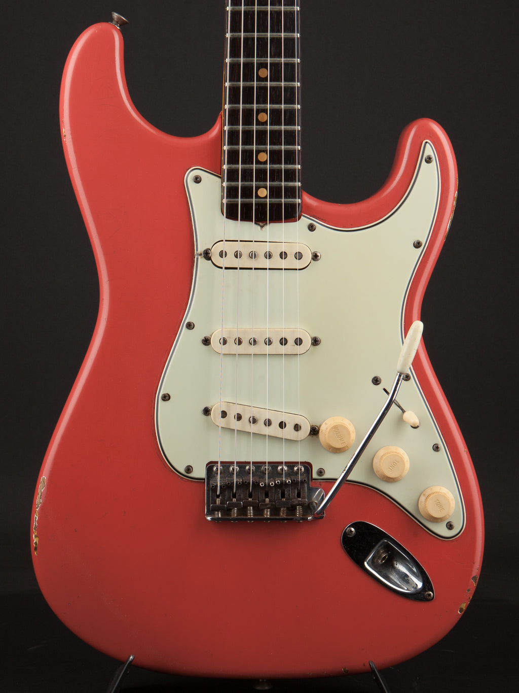 Fender Vintage Guitars: 1963 Stratocaster Fiesta Red #L09755