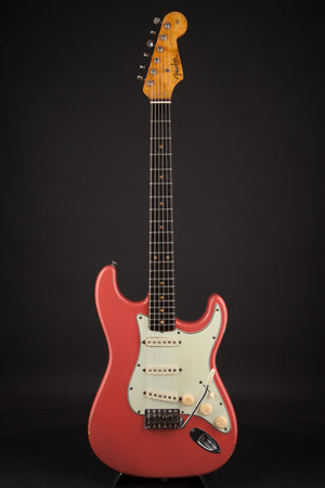 Fender Vintage Guitars: 1963 Stratocaster Fiesta Red #L09755