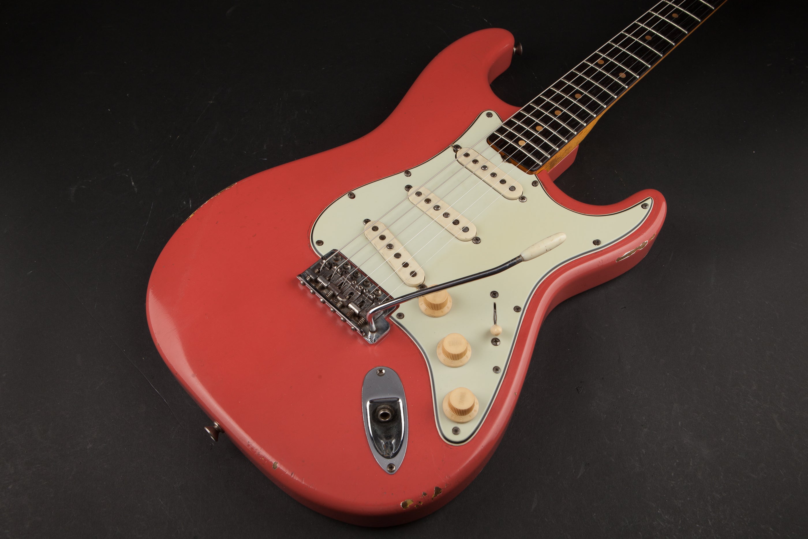 Fender Vintage Guitars: 1963 Stratocaster Fiesta Red #L09755