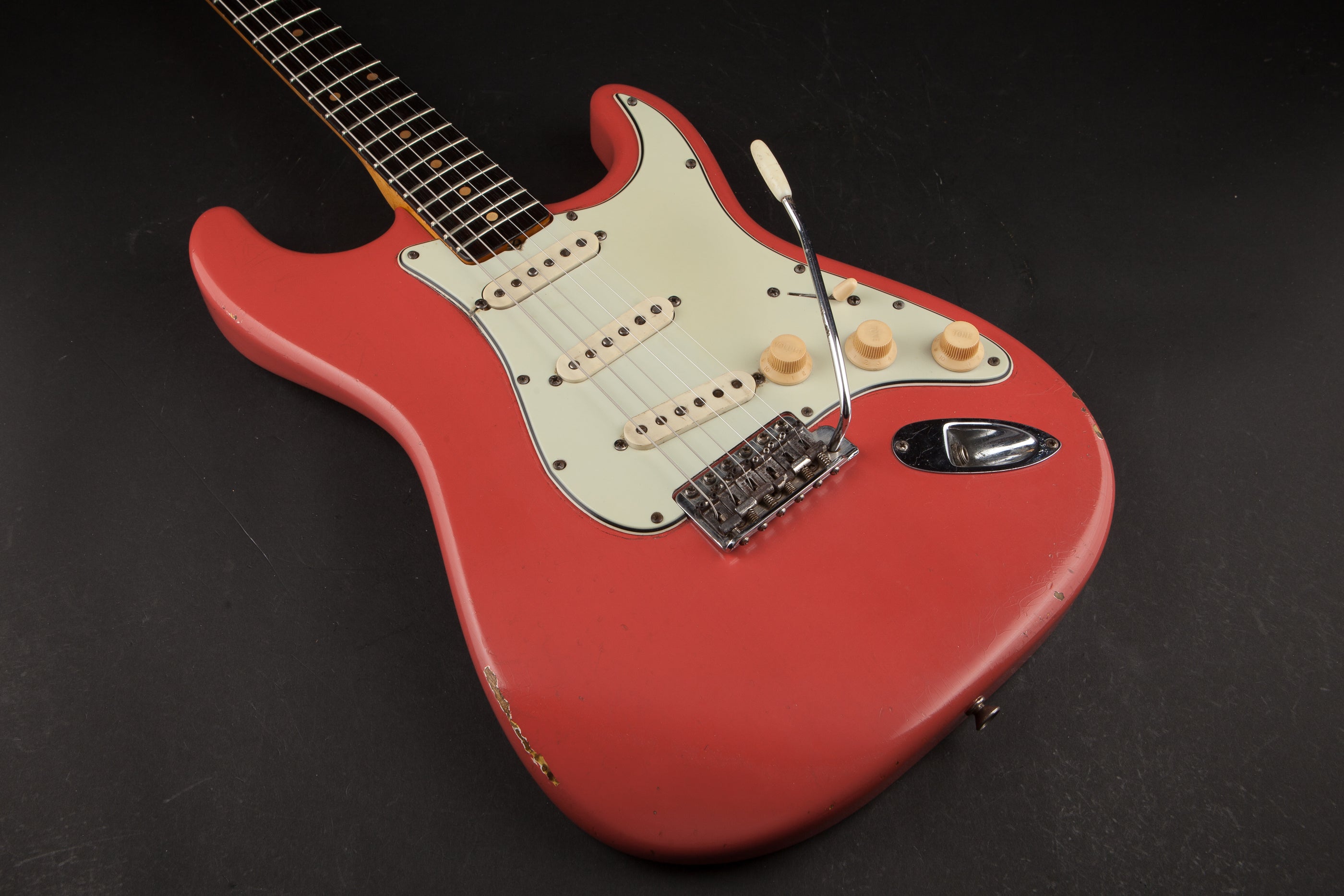 Fender Vintage Guitars: 1963 Stratocaster Fiesta Red #L09755