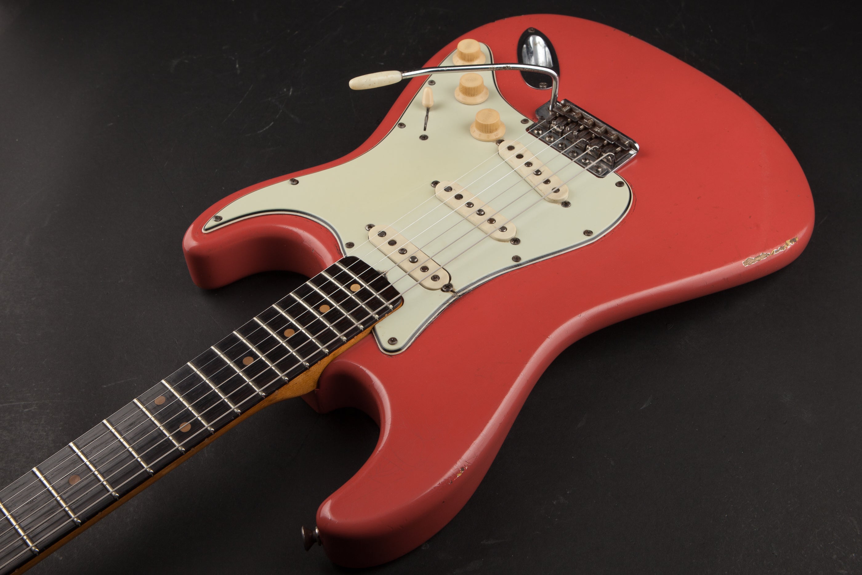 Fender Vintage Guitars: 1963 Stratocaster Fiesta Red #L09755