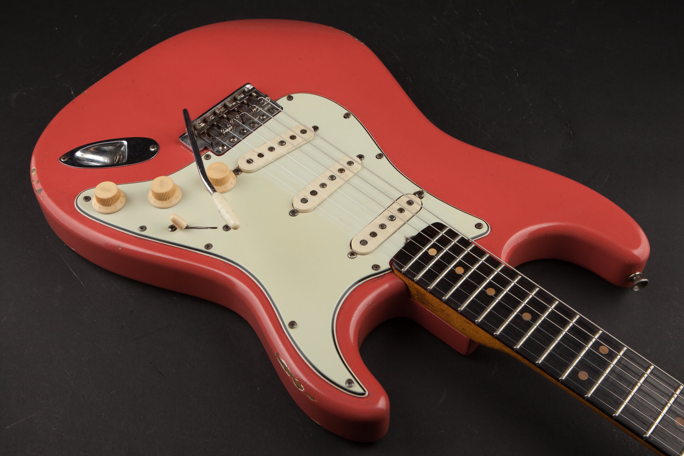 Fender Vintage Guitars: 1963 Stratocaster Fiesta Red #L09755