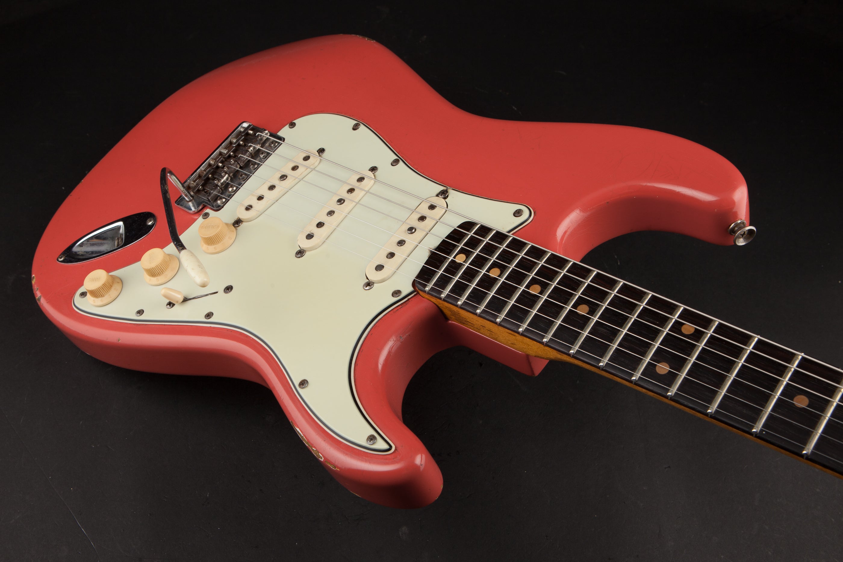 Fender Vintage Guitars: 1963 Stratocaster Fiesta Red #L09755