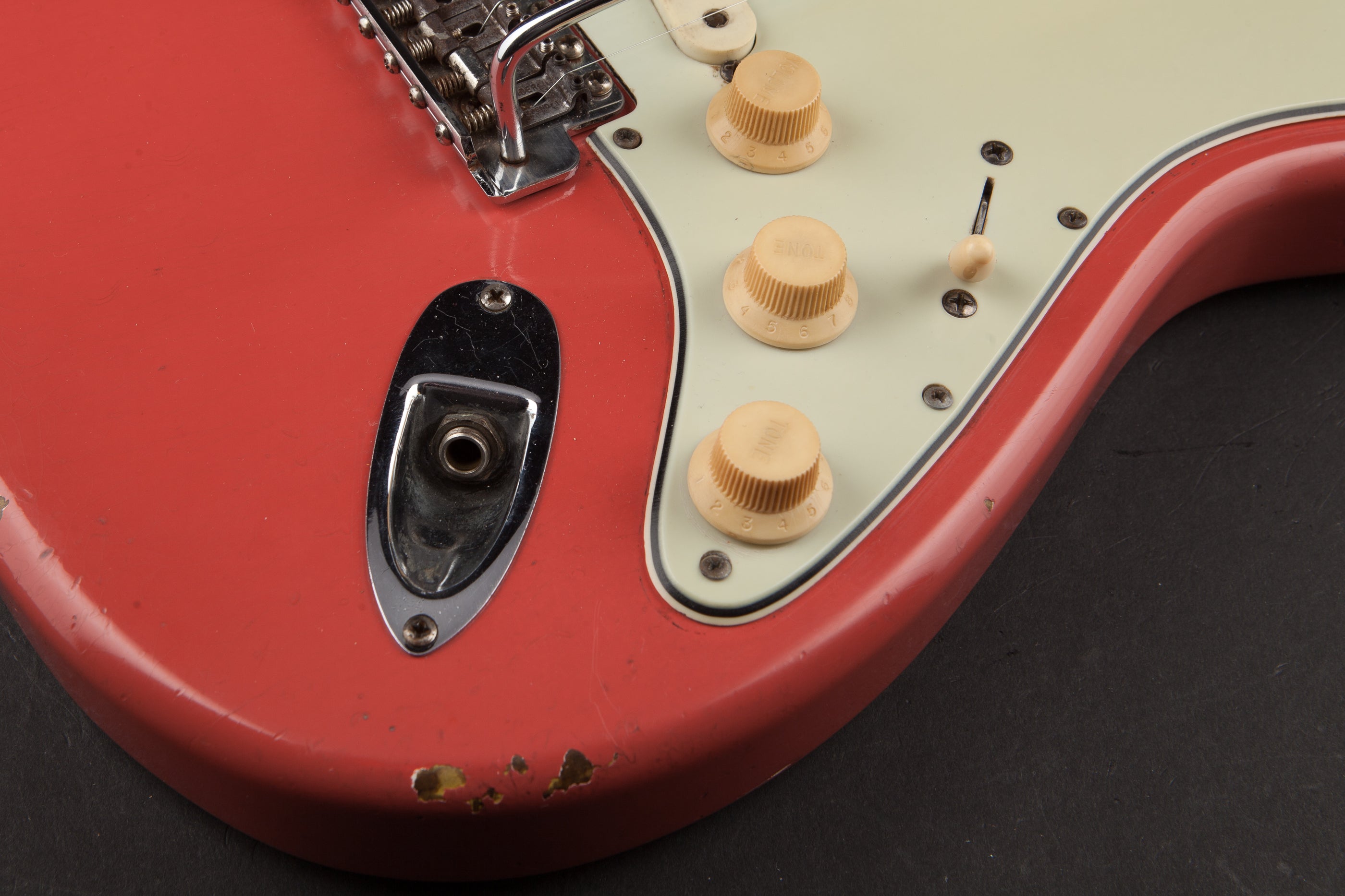 Fender Vintage Guitars: 1963 Stratocaster Fiesta Red #L09755