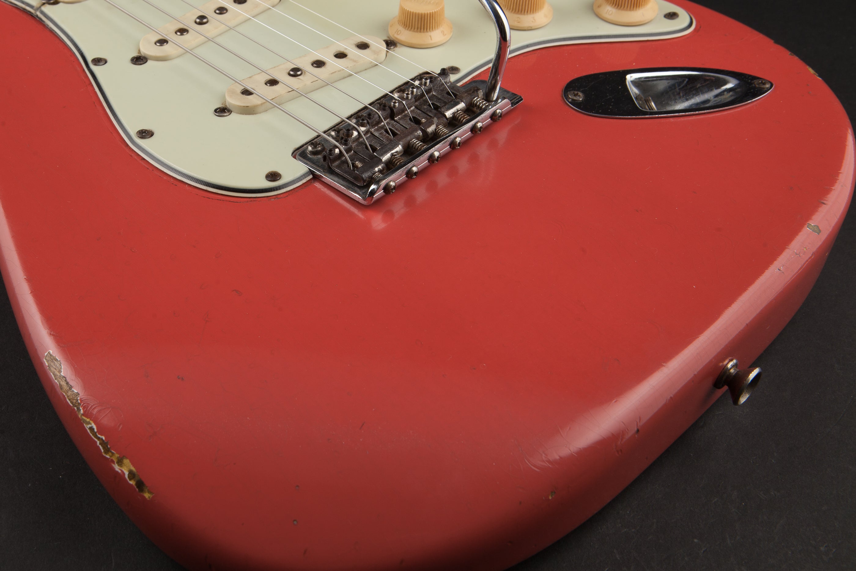 Fender Vintage Guitars: 1963 Stratocaster Fiesta Red #L09755