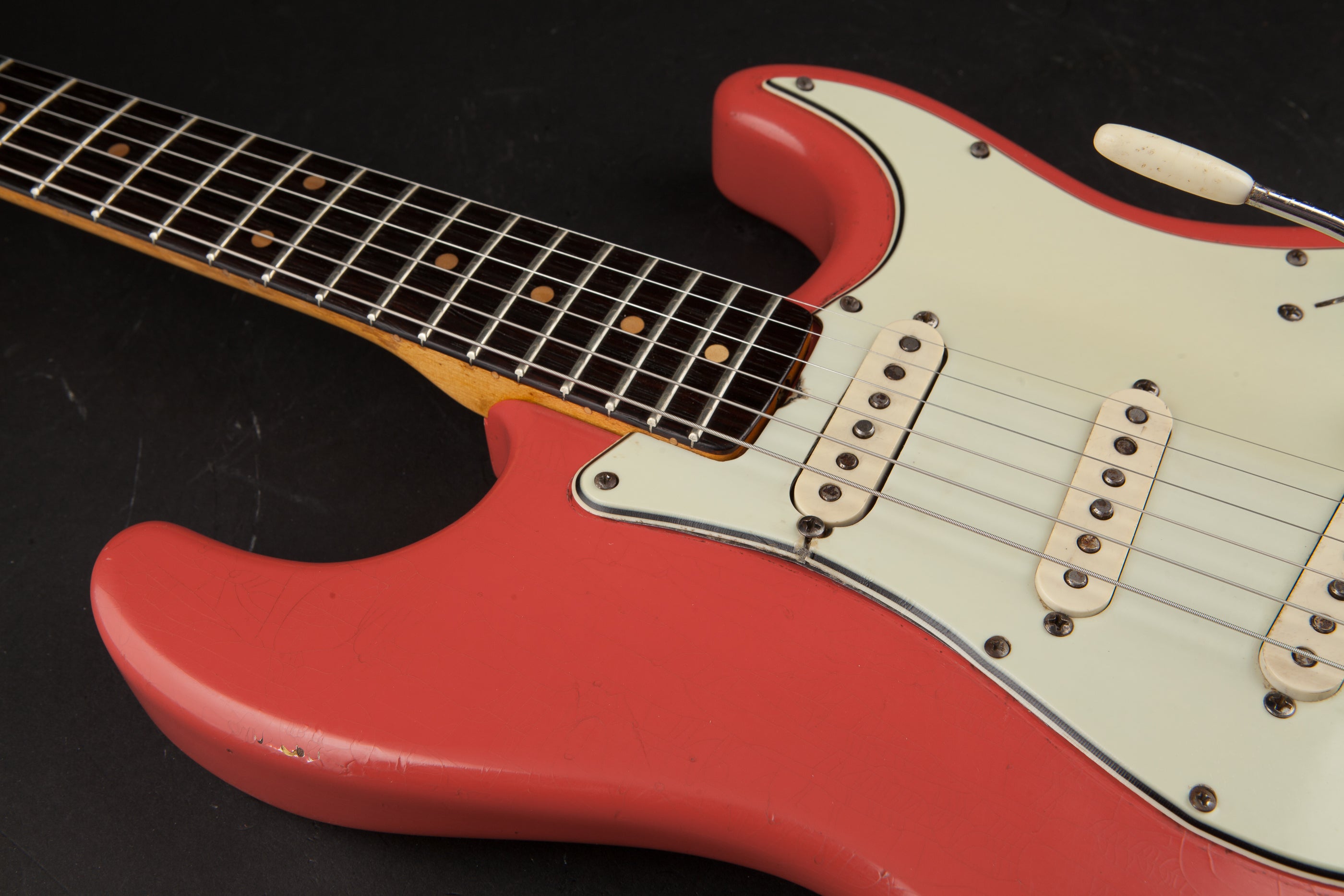 Fender Vintage Guitars: 1963 Stratocaster Fiesta Red #L09755