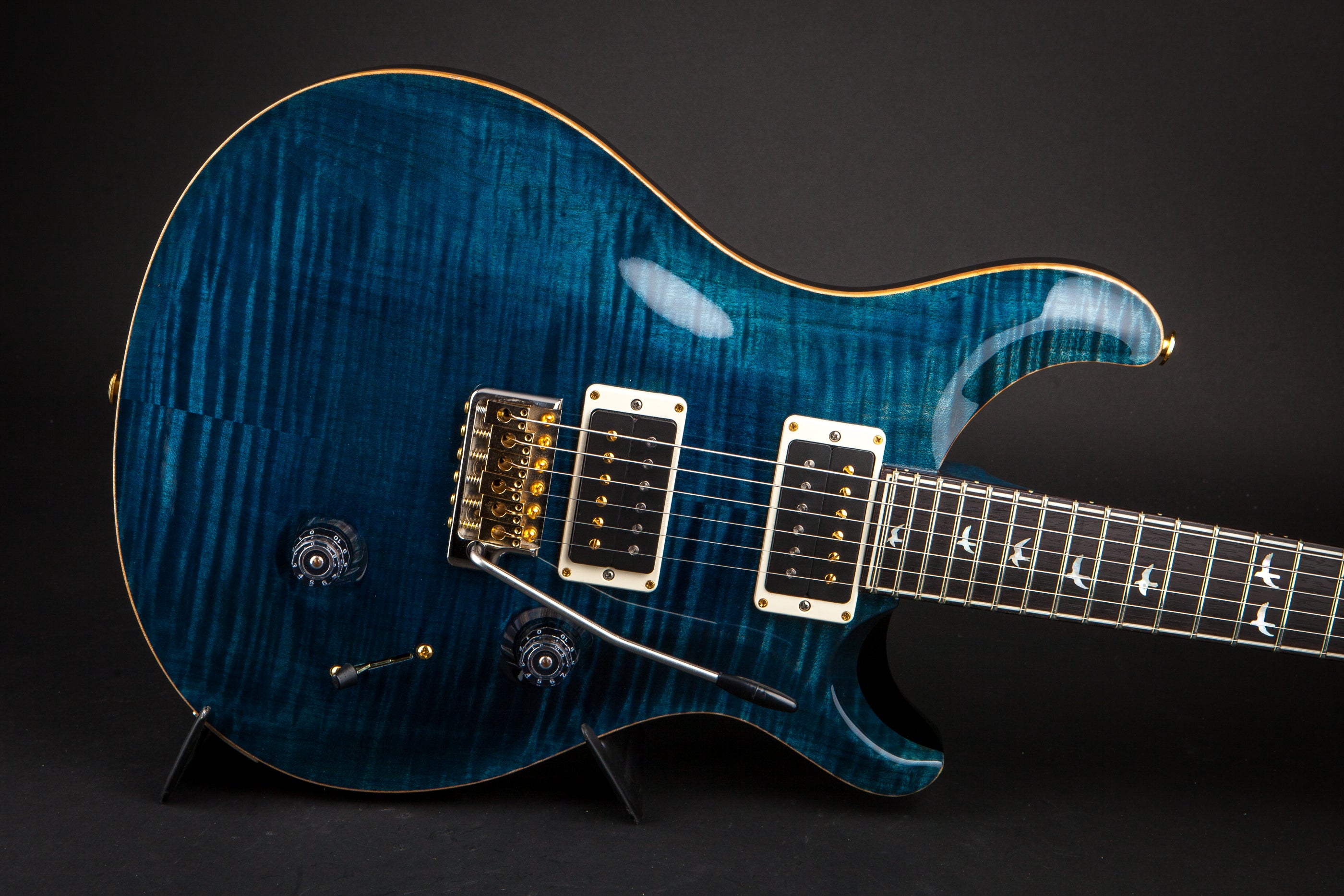 PRS Guitars : Custom 24 30th Anniversary Limited Edition Whale Blue 10 Top and Stained Flame Maple Neck #128935