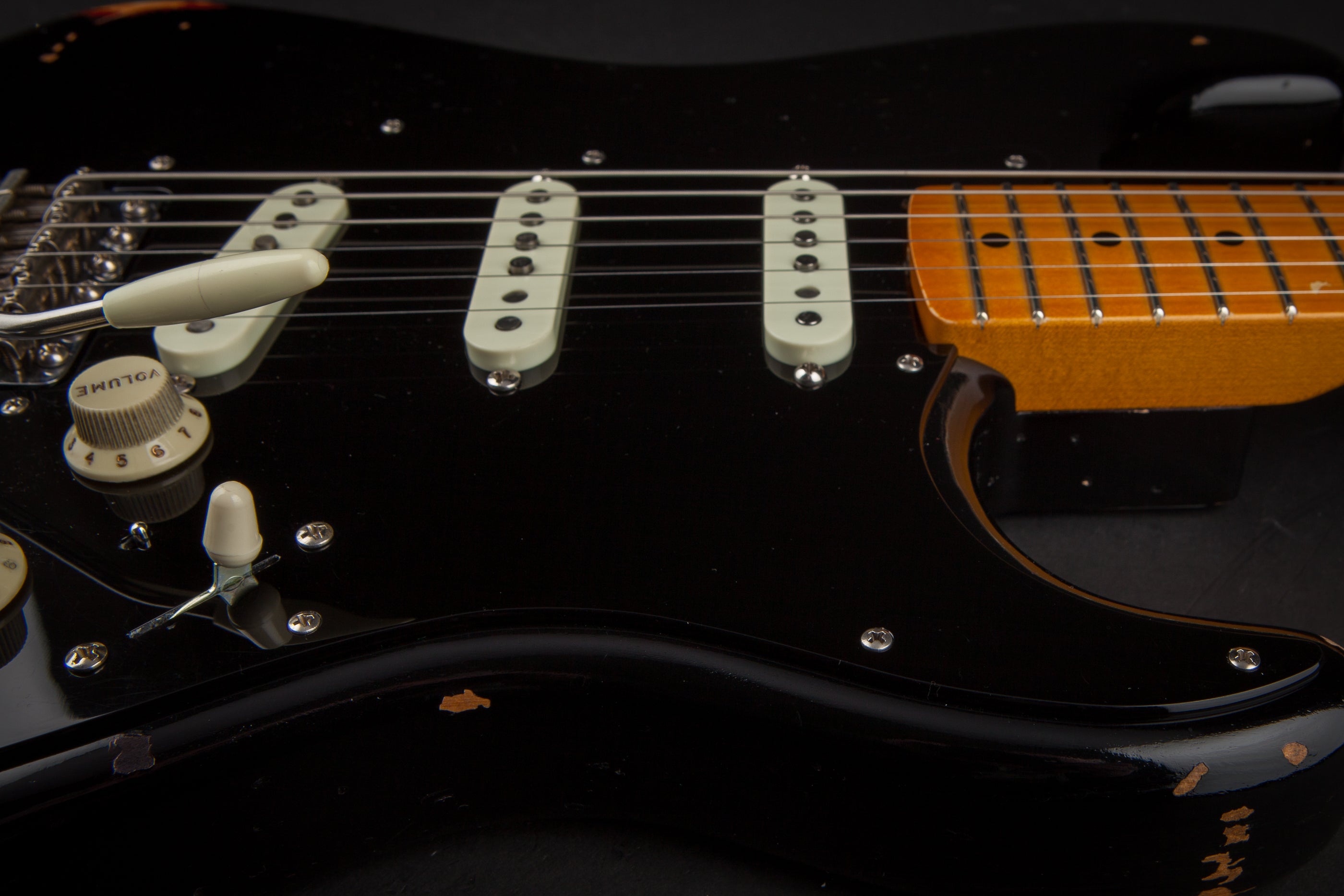Fender Custom Shop: Stratocaster David Gilmour Relic - Black over Sunburst #R111020