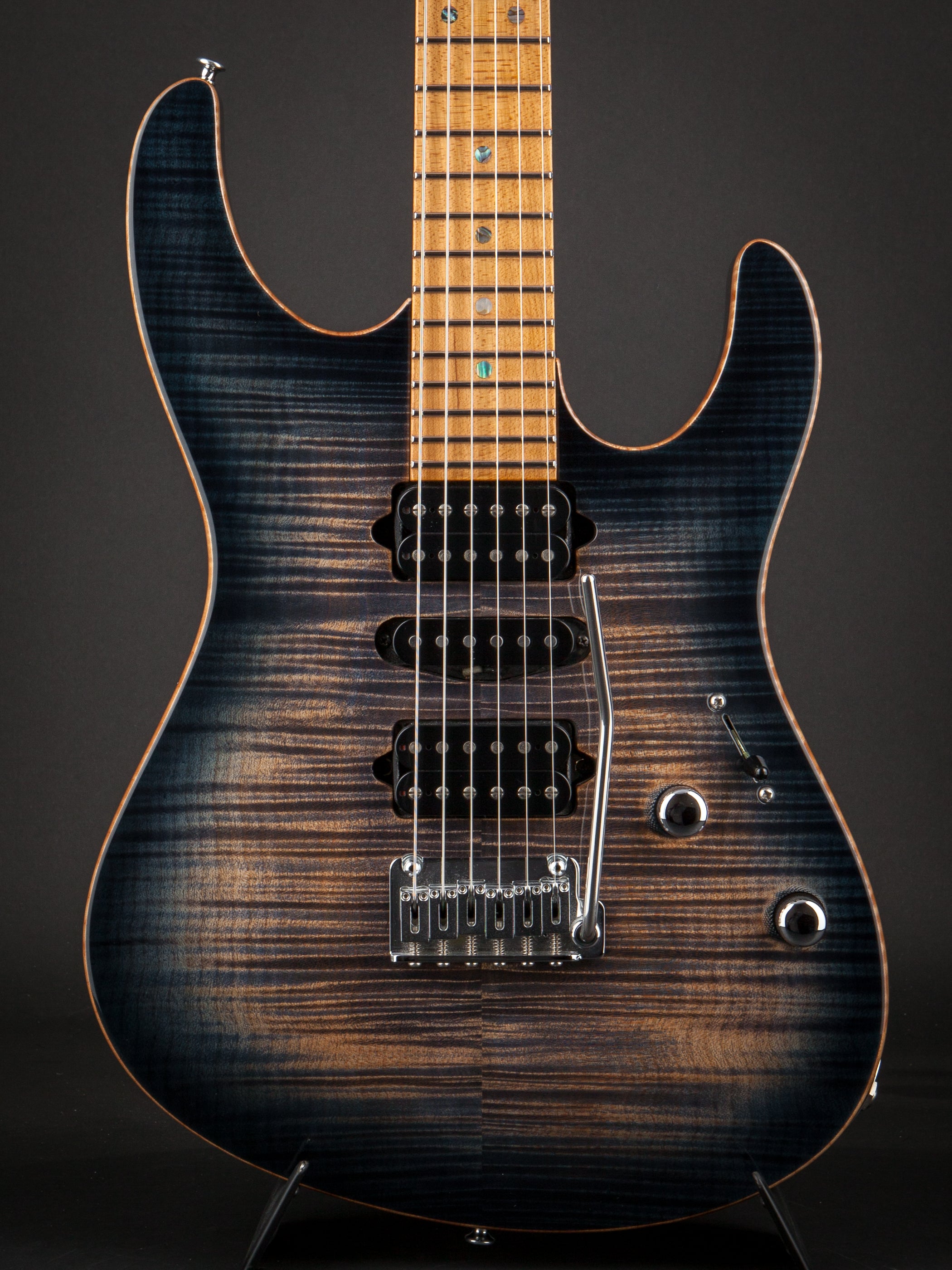 Suhr: Modern Carve Top Faded Trans Whale Blue Burst #17852 – World Guitars