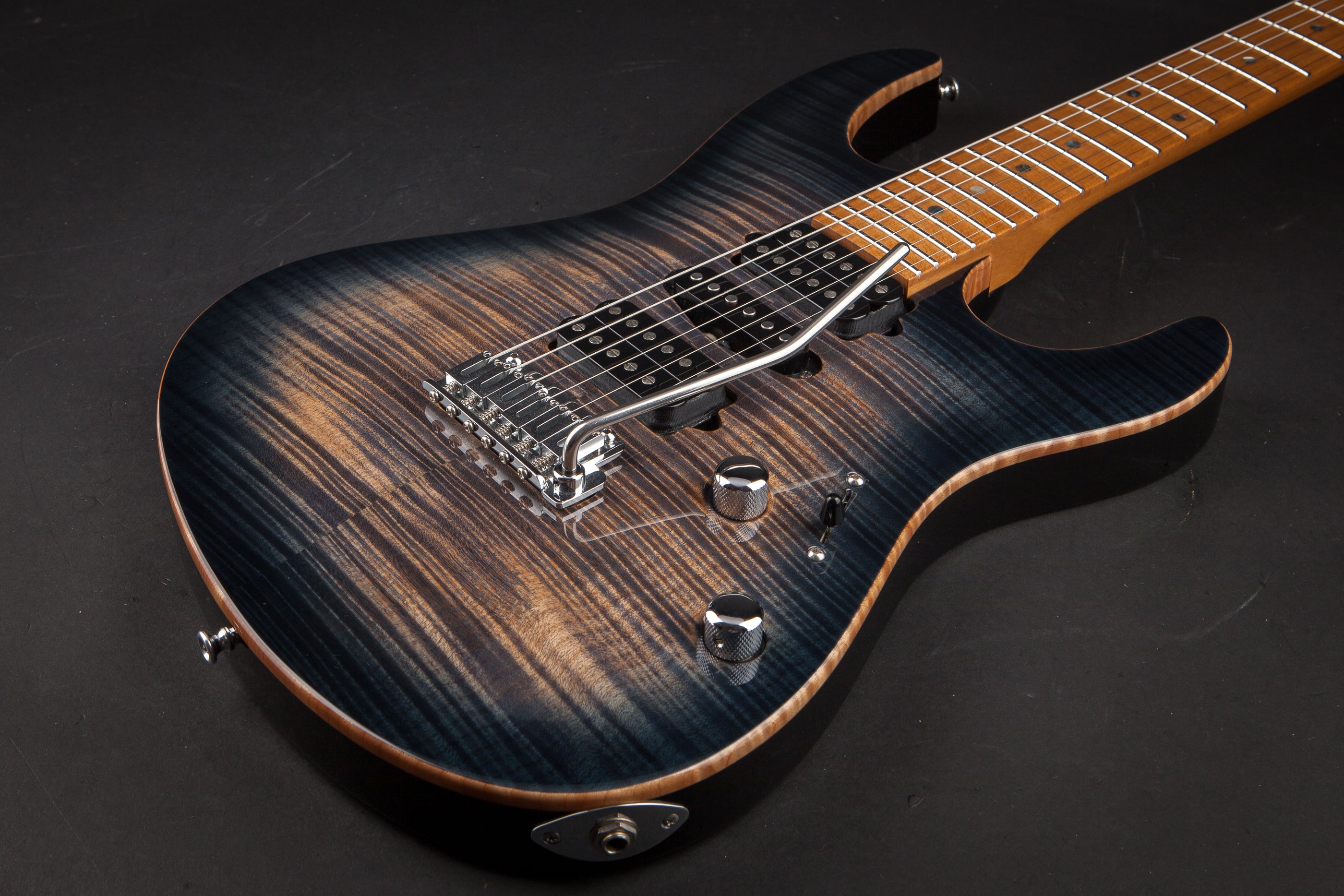 Suhr: Modern Carve Top Faded Trans Whale Blue Burst #17852 – World Guitars