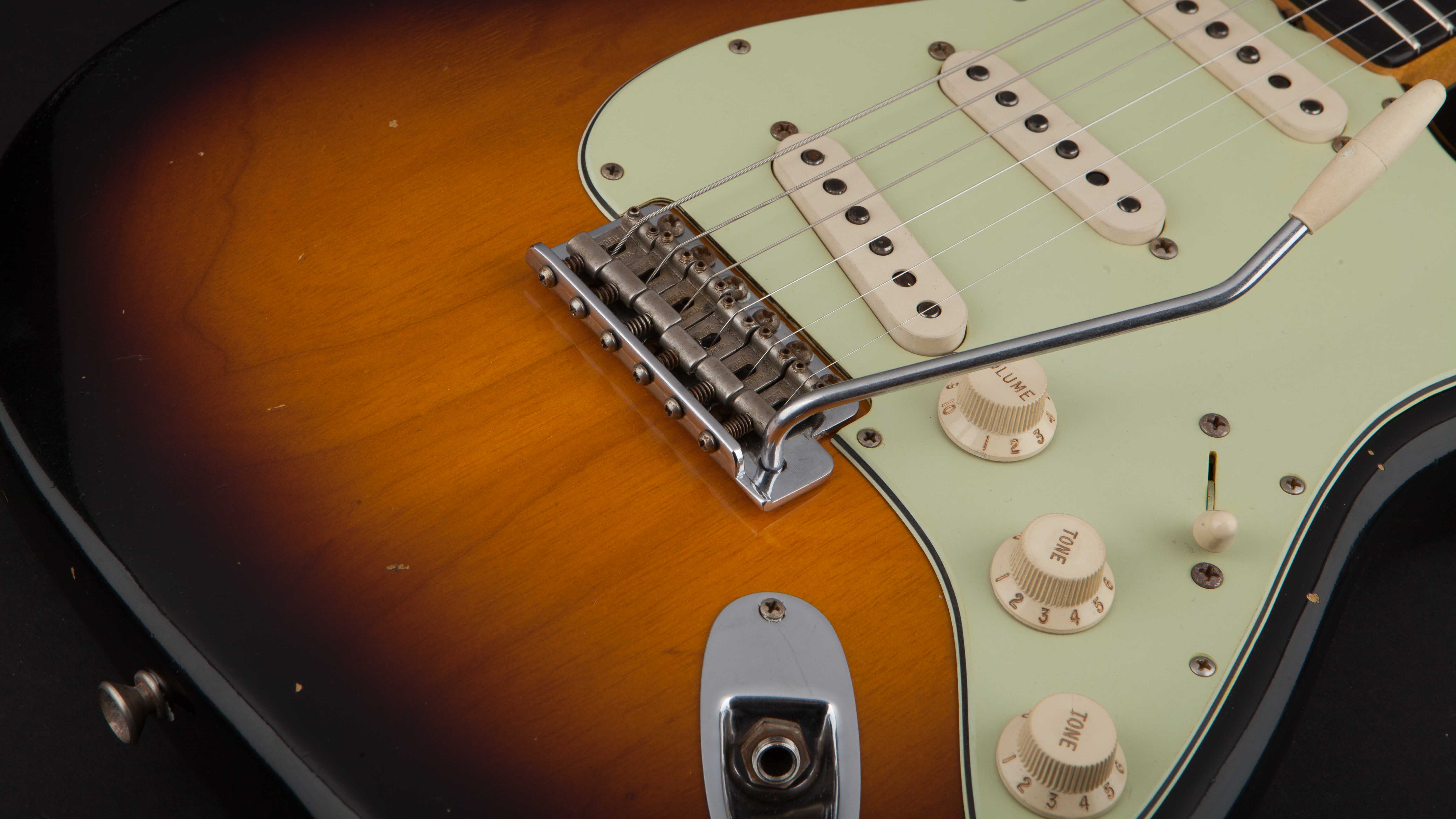 Fender Custom Shop Stratocaster 62 2 Tone Sunburst Ash Body #R85001