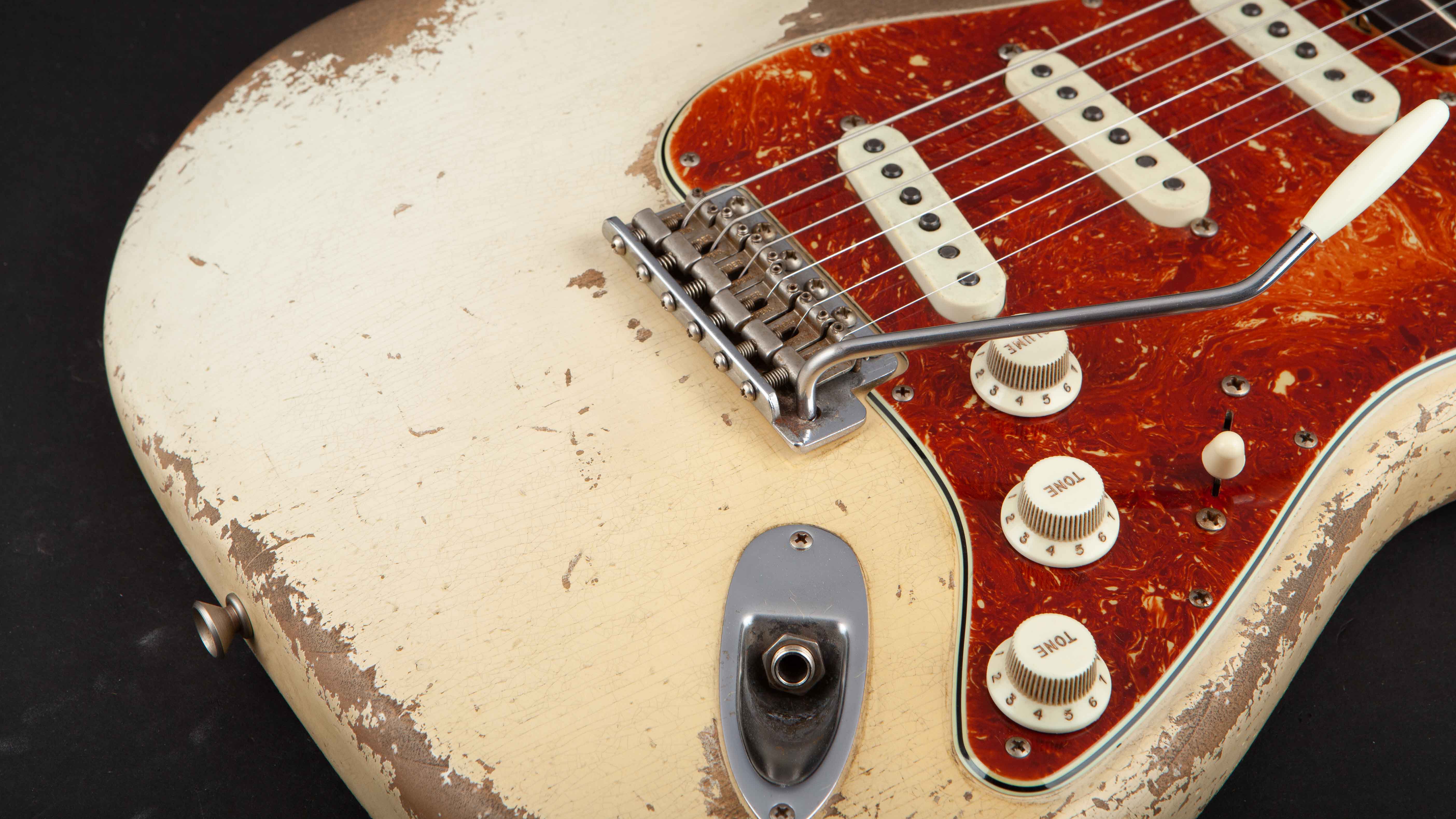 Fender Custom Shop: Masterbuilt Dale Wilson 62 Strat Ultra Relic Olympic White #CZ543069
