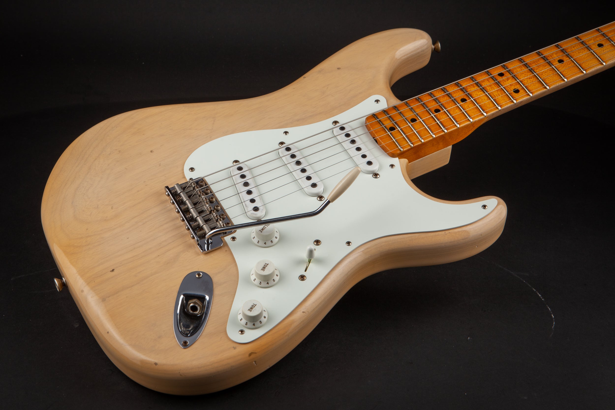 Fender Custom Shop: Stratocaster '55 Namm Ltd Journeyman Relic Aged White Blonde #CZ527798